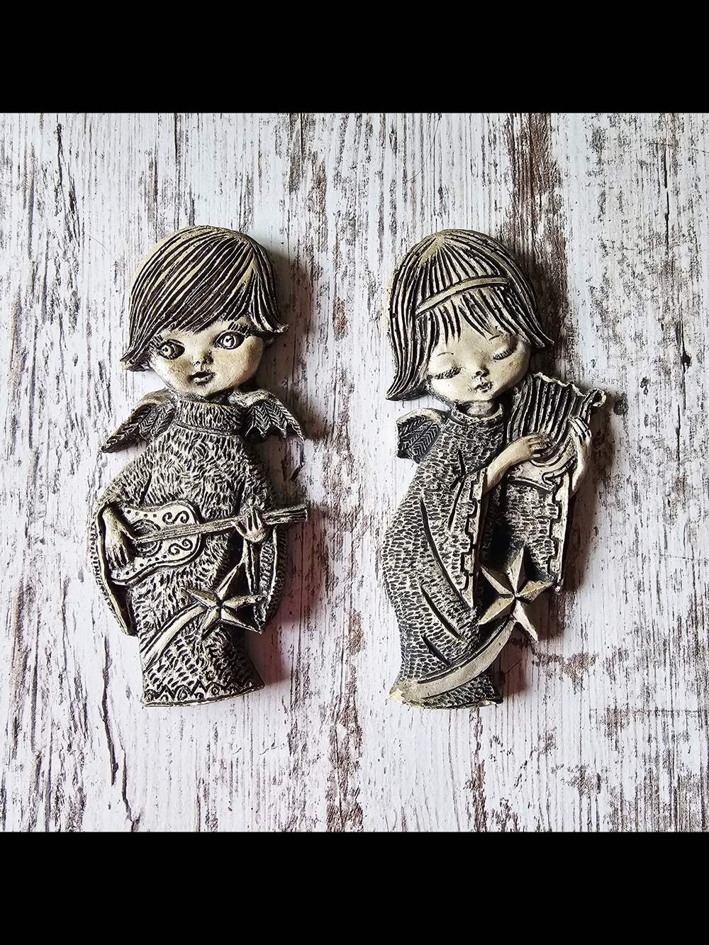 Set of 2 Vintage MCM Hoda Resin Angels Playing Instruments Wall Decor Plaques